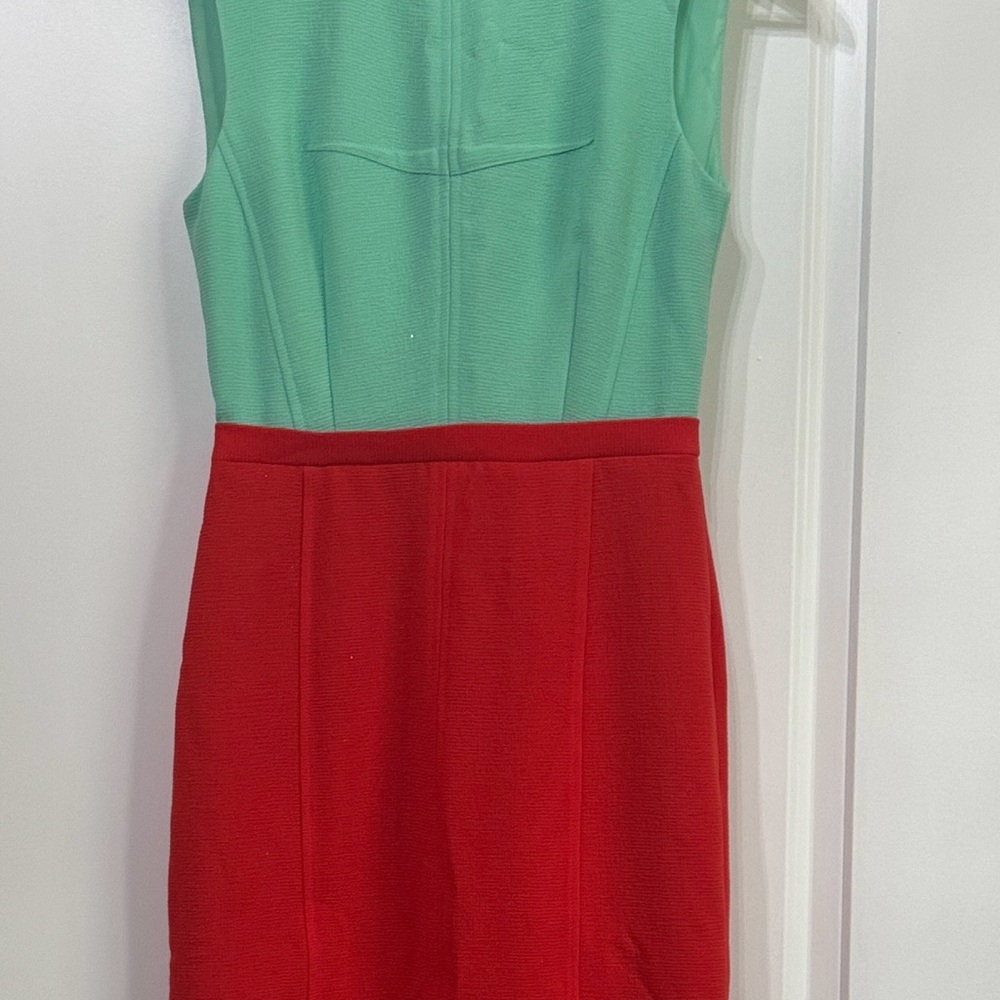 BCBGMaxAzria Color Blocked Mint Green/Orange Textured Sheath Dress. Size 2.